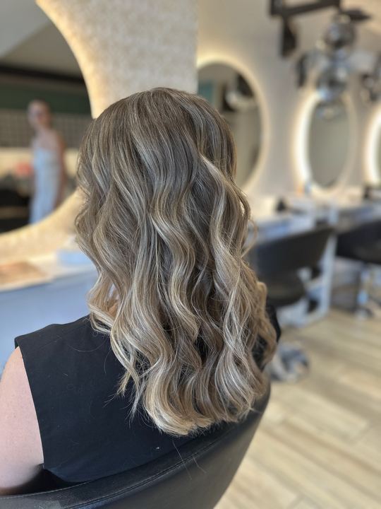 Ondulations souples, blond miel